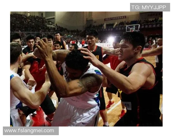 南京篮球队配合问题引发热议球迷对战术执行和团队默契展开激烈讨论